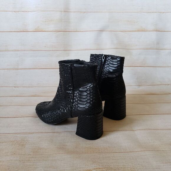 Steve Madden Crocodile Look Black Ankle Boots Booties Block Heel Women's Size 8M - Picture 8 of 15